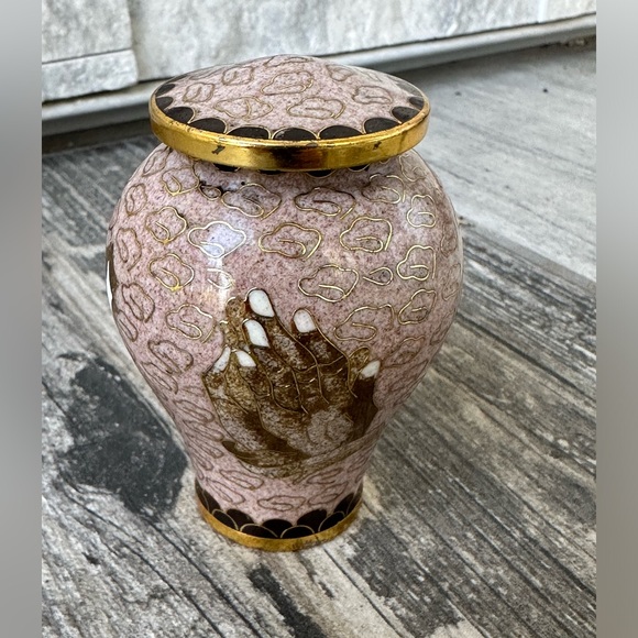 Vintage  Cloisonne  Asian Miniature  Praying Hands Design Jar Urn with lid - Picture 9 of 12
